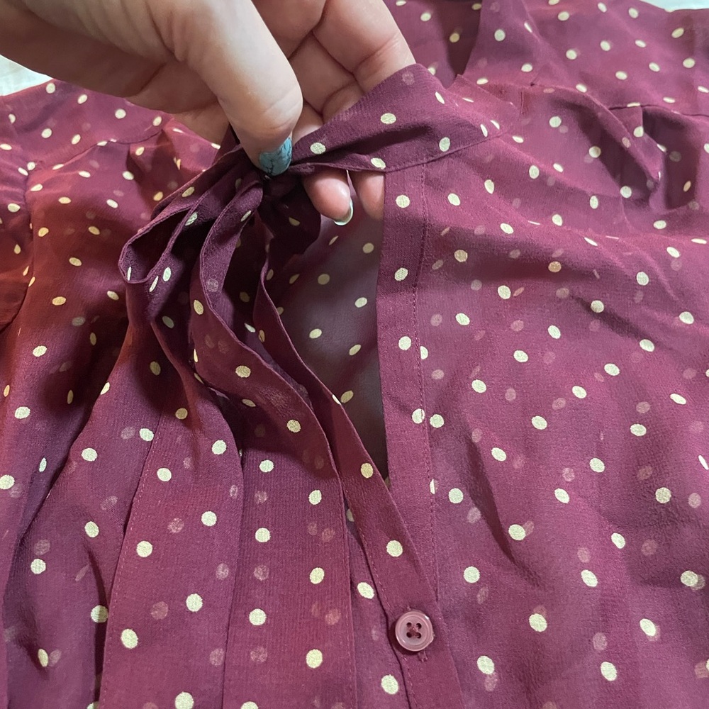 Old Navy Perfect Fit Silk polka dot button down blouse maroon tan sheer MEDIUM - Picture 9 of 16